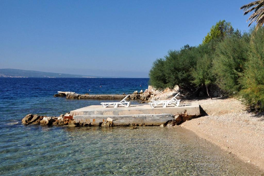 Seaside apartments with a swimming pool Zavode, Omis - 1021 photo 4