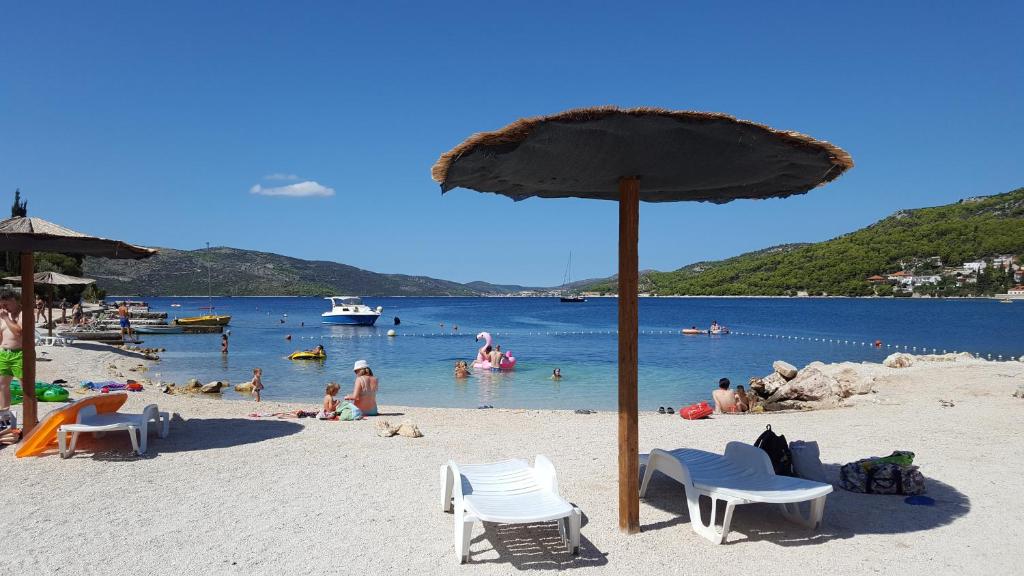 Family friendly apartments with a swimming pool Seget Vranjica, Trogir - 14409 photo 3