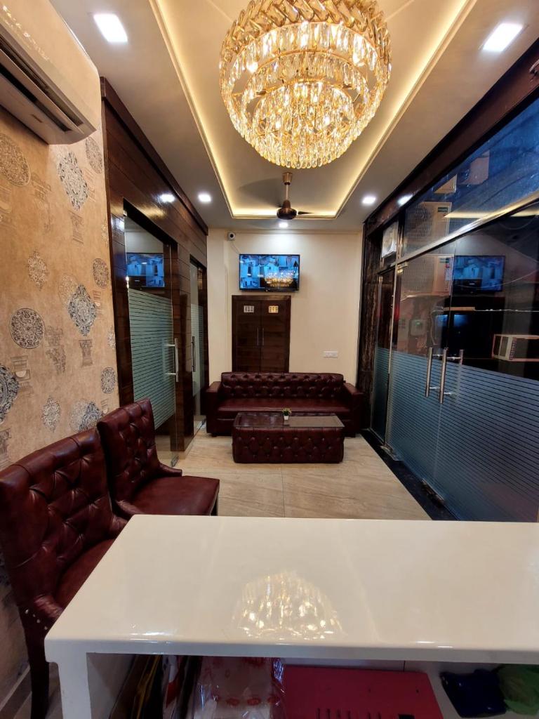 HOTEL CROWN INN photo 1