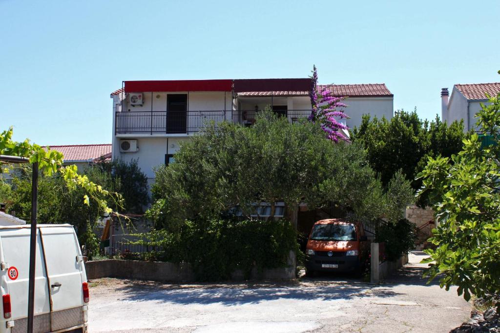 Apartments by the sea Sucuraj, Hvar - 6732 photo 1