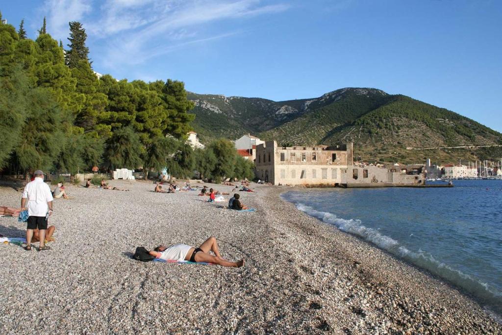 Apartments by the sea Komiza, Vis - 2450 photo 3