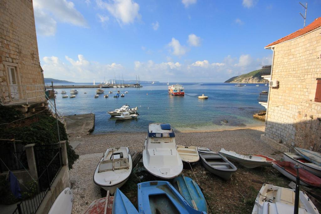 Apartments by the sea Komiza, Vis - 2440 photo 3