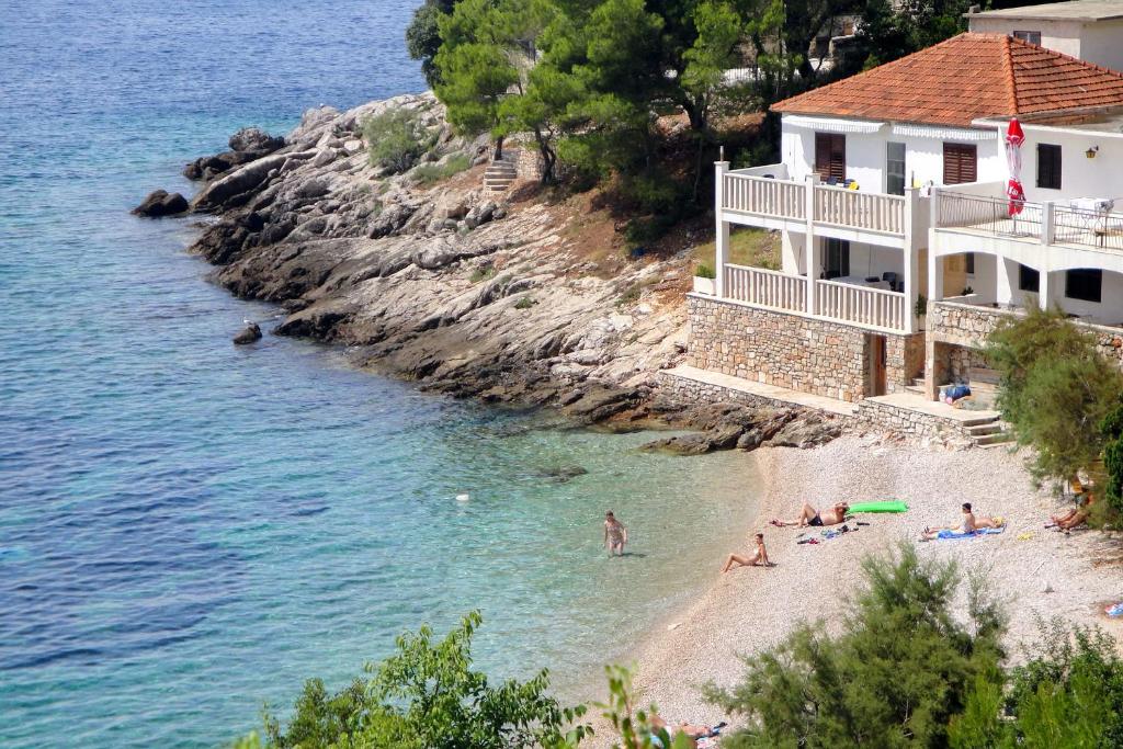 Seaside secluded apartments Cove Tvrdni Dolac, Hvar - 4008 photo 3