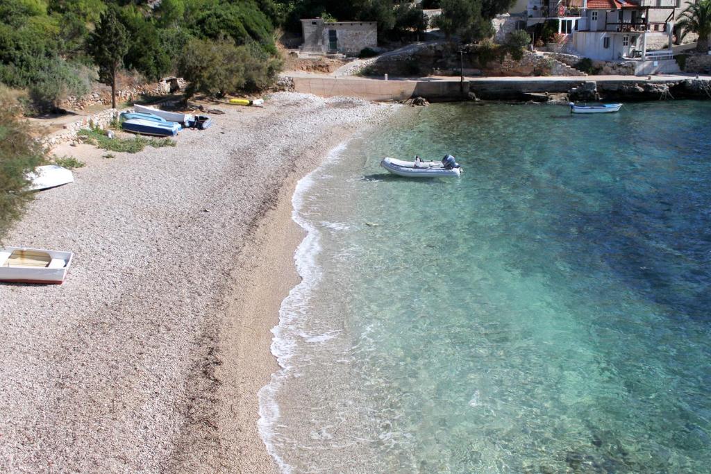Seaside secluded apartments Cove Tvrdni Dolac, Hvar - 4008 photo 4
