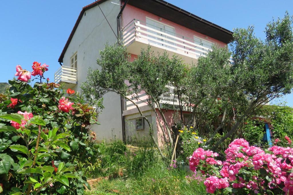 Family friendly apartments with a swimming pool Barbat, Rab - 4988 photo 2