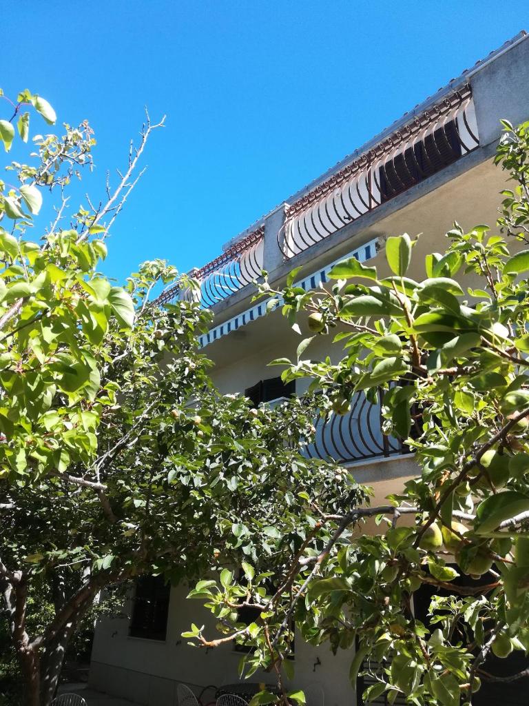 Apartments by the sea Lokva Rogoznica, Omis - 4821 photo 1
