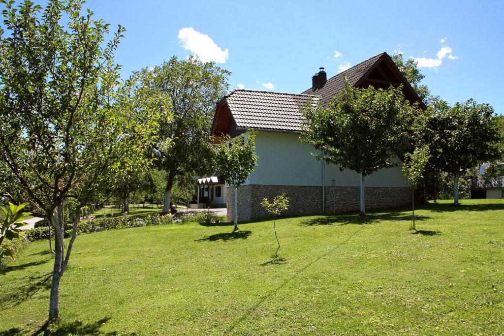 Apartments with a parking space Poljanak, Plitvice - 5195 photo 1