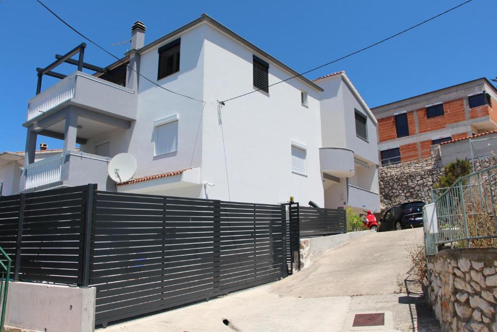 Family friendly apartments with a swimming pool Tisno, Murter - 5073 photo 1