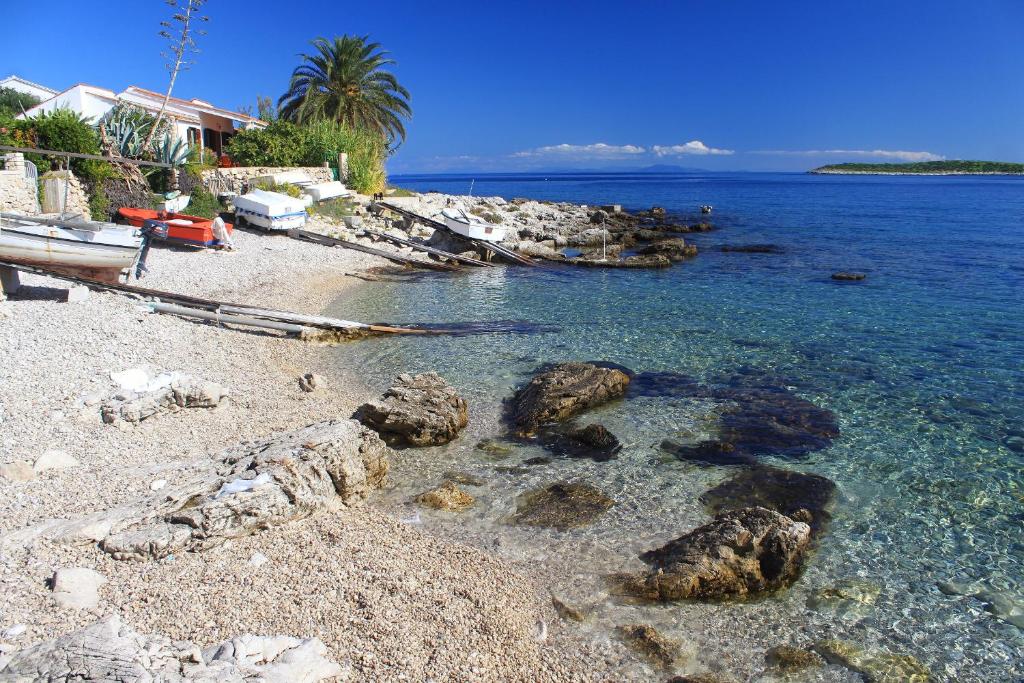 Apartments by the sea Milna, Vis - 8896 photo 3