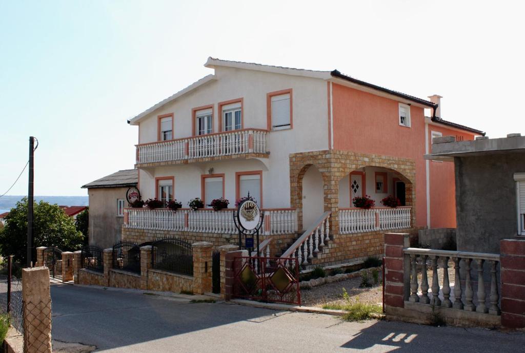 Apartments with a parking space Maslenica, Novigrad - 6572 photo 2