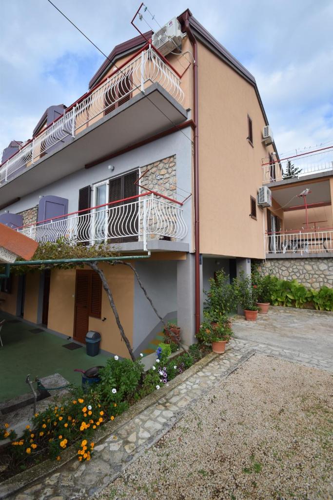 Apartments and rooms with parking space Starigrad, Paklenica - 6594 photo 2