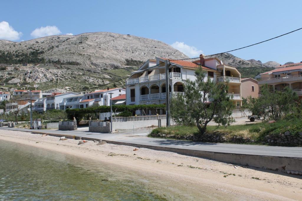 Apartments by the sea Metajna, Pag - 6497 photo 1