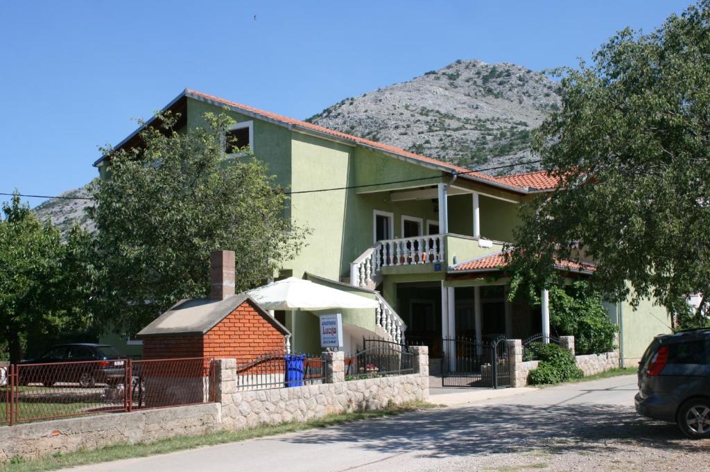 Apartments and rooms with parking space Starigrad, Paklenica - 6606 photo 1
