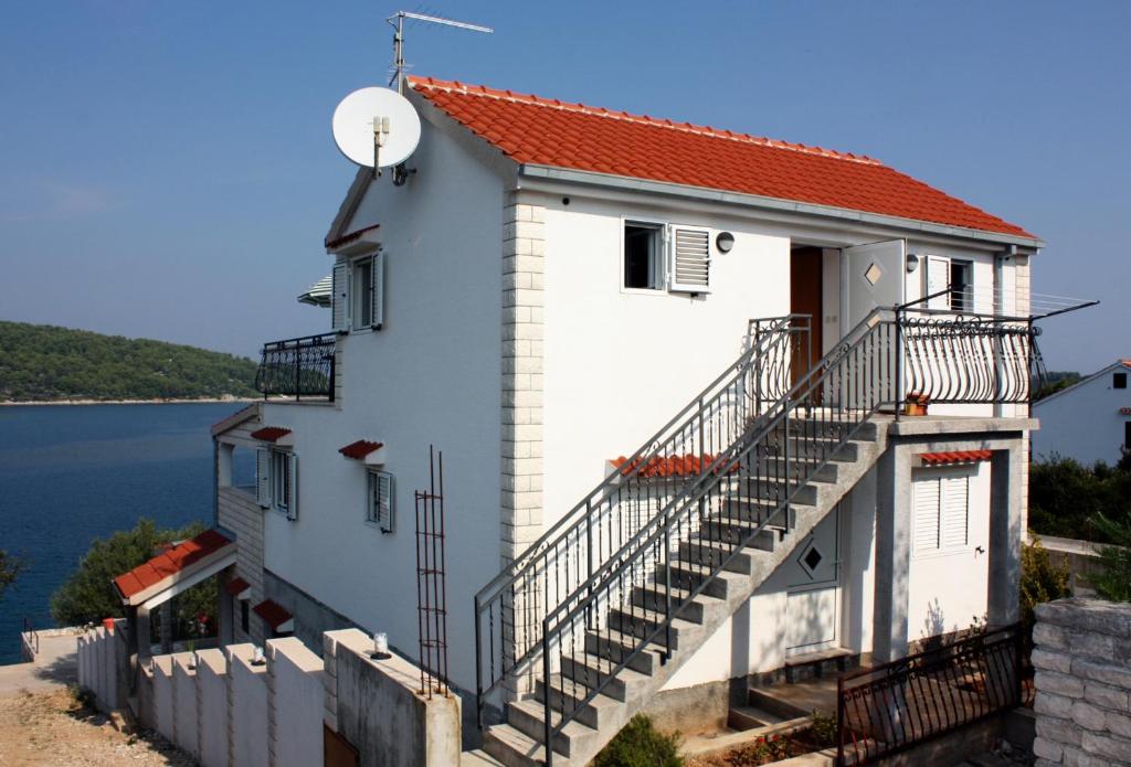 Apartments by the sea Necujam, Solta - 5182 photo 1