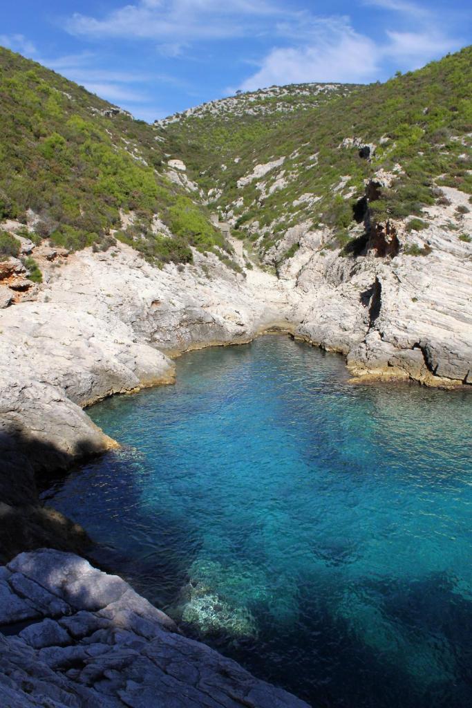 Secluded house with a parking space Podhumlje, Vis - 13984 photo 4