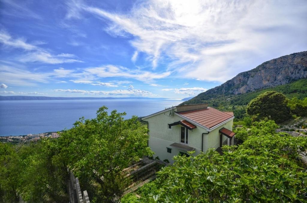 Holiday house with a swimming pool Gornji Tucepi - Podpec, Makarska - 6815 photo 1