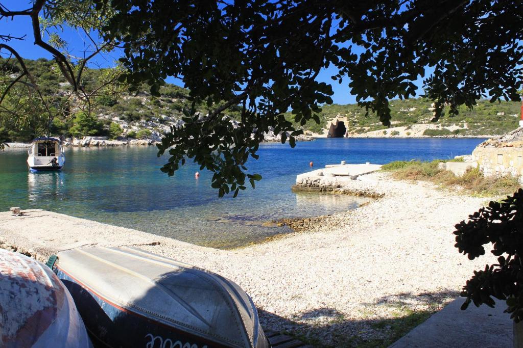 Seaside holiday house Cove Rogacic, Vis - 8887 photo 3