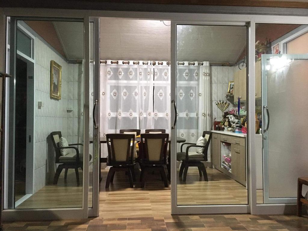 Baan Thabthong Homestay (บ้านทับทอง โฮมสเตย์) - Tap to explore photos