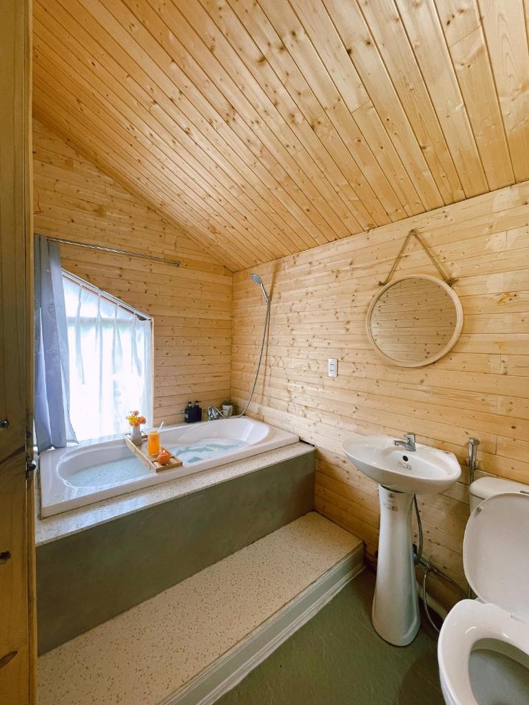 MiCasa - Nhà gác mái trên đỉnh đồi