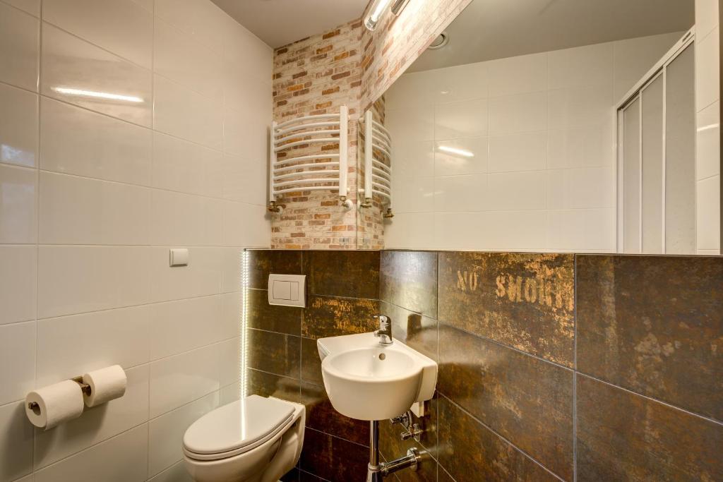 Planet Hostel Room Type - Double Room with Private Bathroom