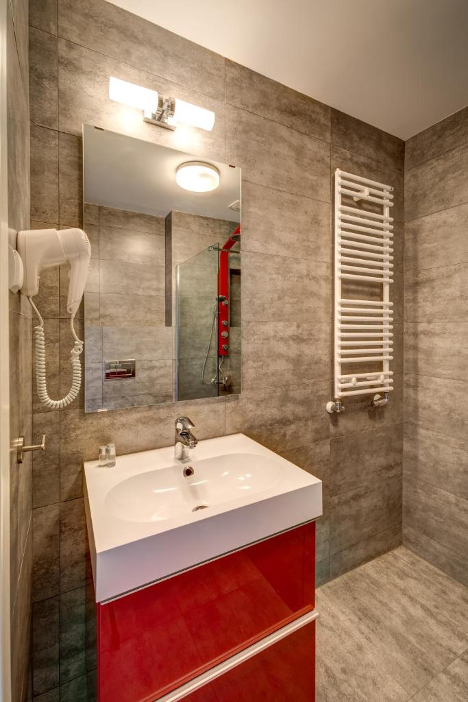 Planet Hostel Room Type - One-Bedroom Apartment with Sofa Bed
