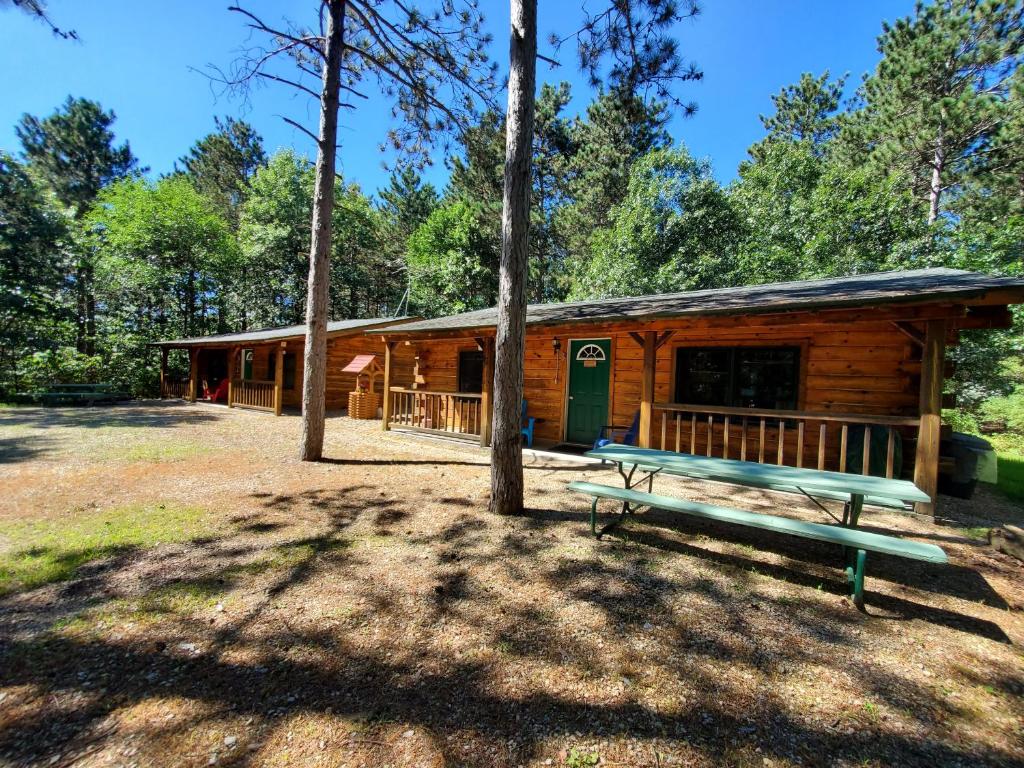 Crossroads motel & cabins image