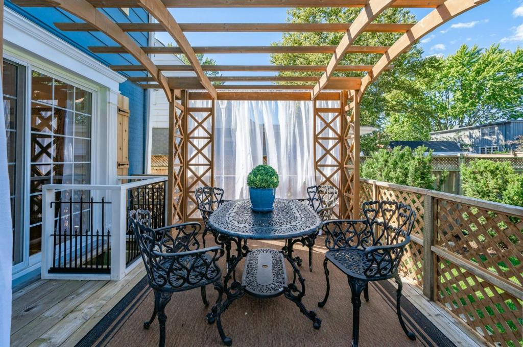 Luxury Detached 3 Bedroom Home in Burlington - The Renato photo 2