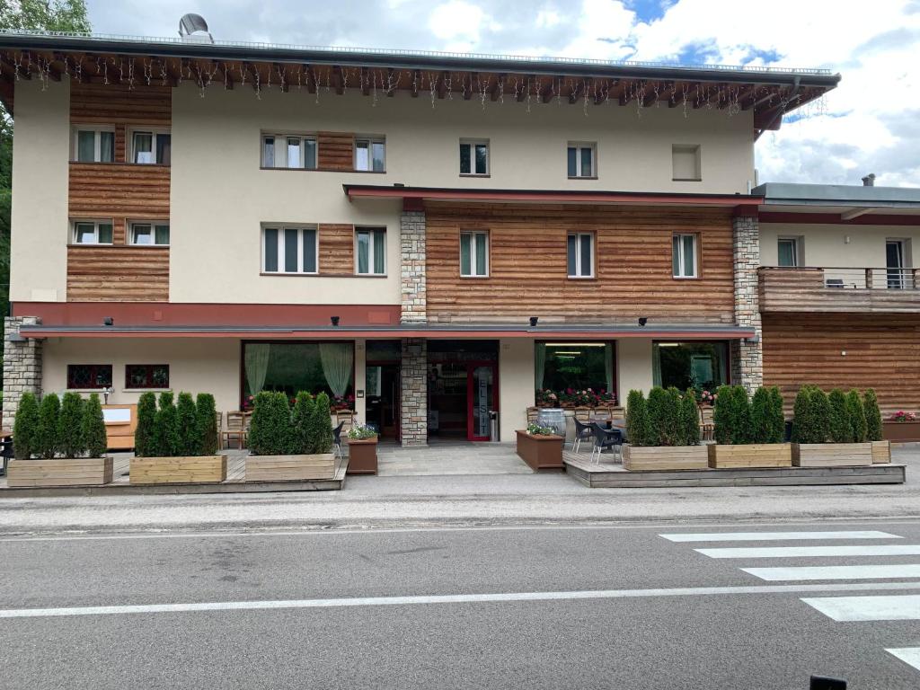 Hotel Bel Sit Spa Room Type - Standard Double Room with Balcony - Street Side