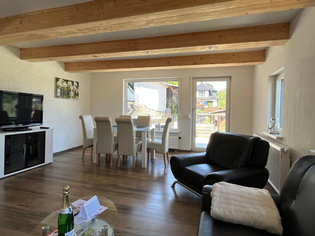 Saechsische-Schweiz-Ferienhaus-Wohnung-1-mit-Elbblick-Sauna-und-Kamin photo 3