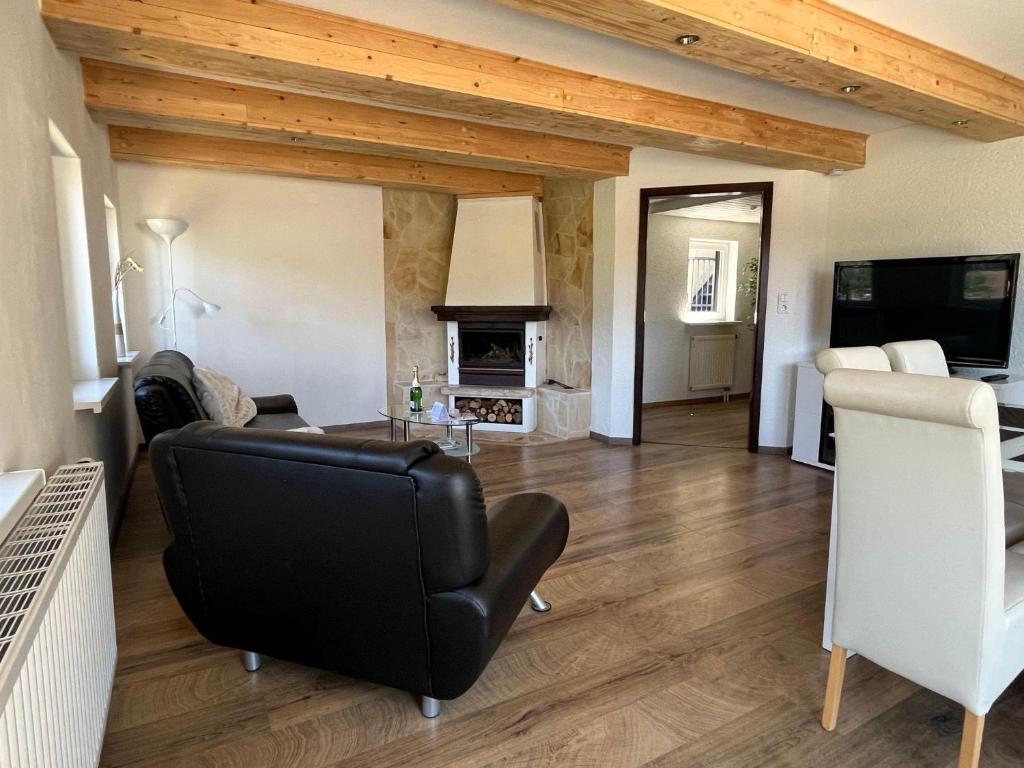 Saechsische-Schweiz-Ferienhaus-Wohnung-1-mit-Elbblick-Sauna-und-Kamin photo 4