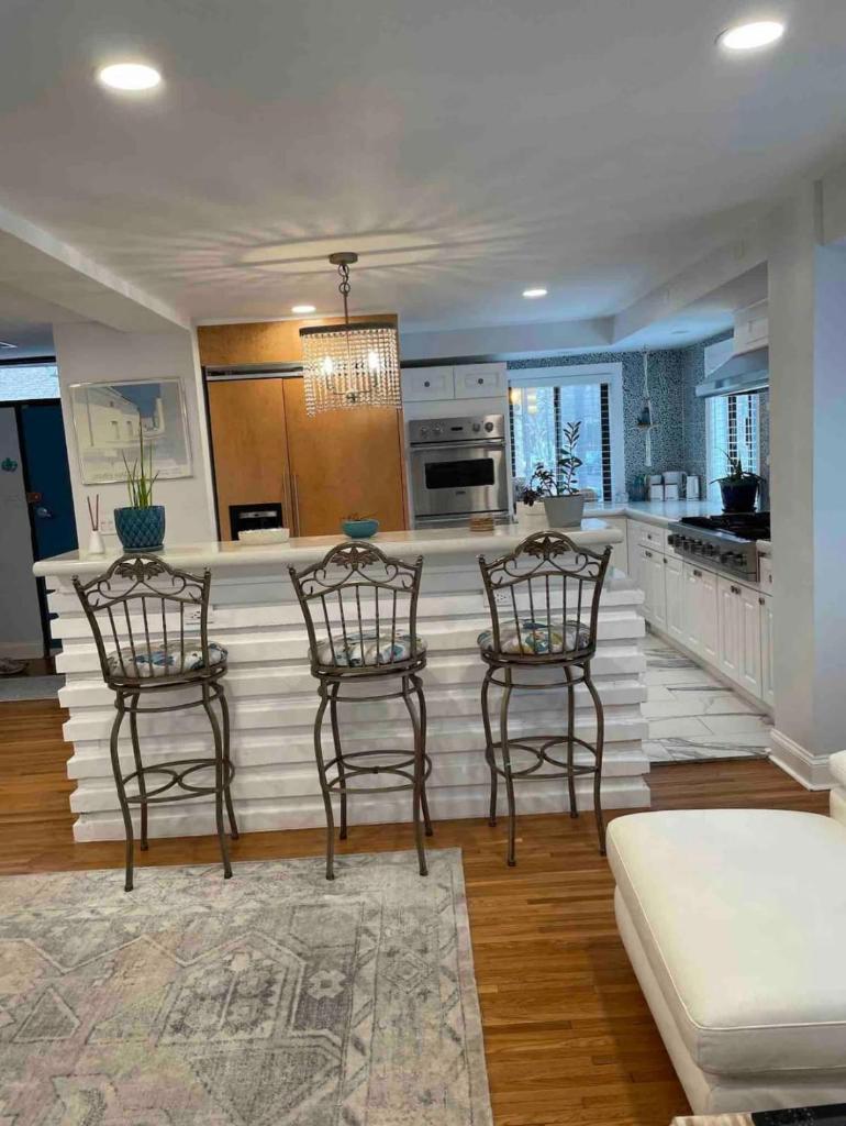 A Regal Retreat- Exclusive Parking, Prime Location photo 4