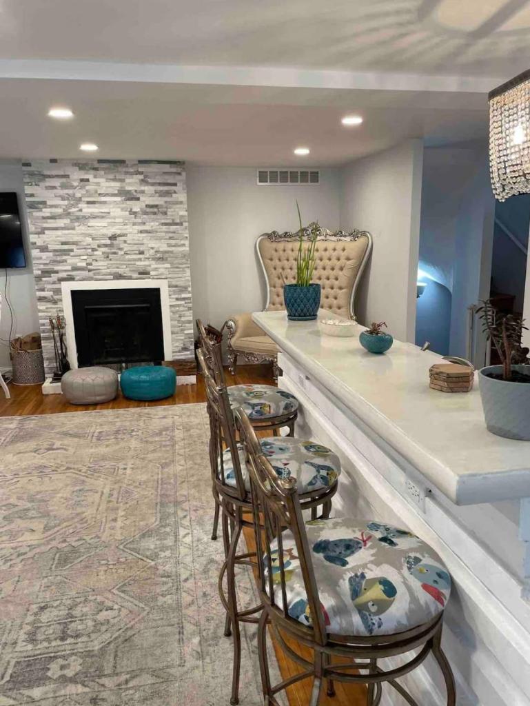 A Regal Retreat- Exclusive Parking, Prime Location photo 2