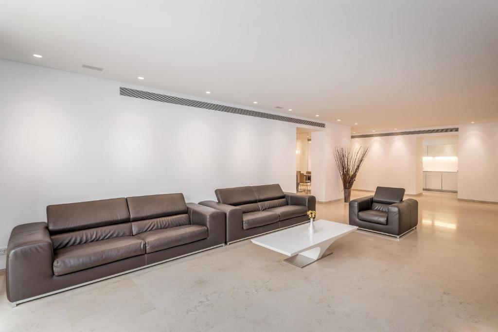 Spectacular 375 SQM at Mamilla Mall - 4 bedroom photo 4