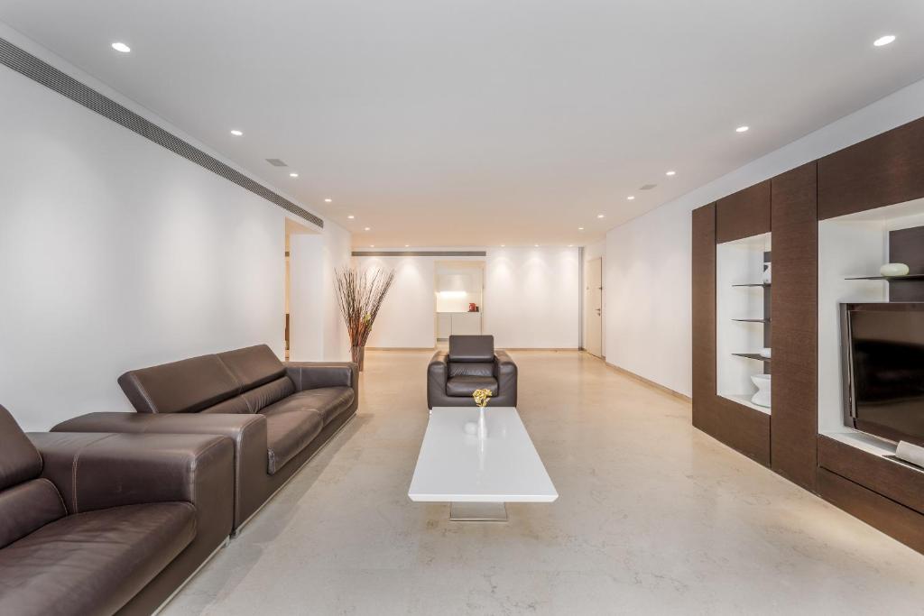 Spectacular 375 SQM at Mamilla Mall - 4 bedroom photo 3