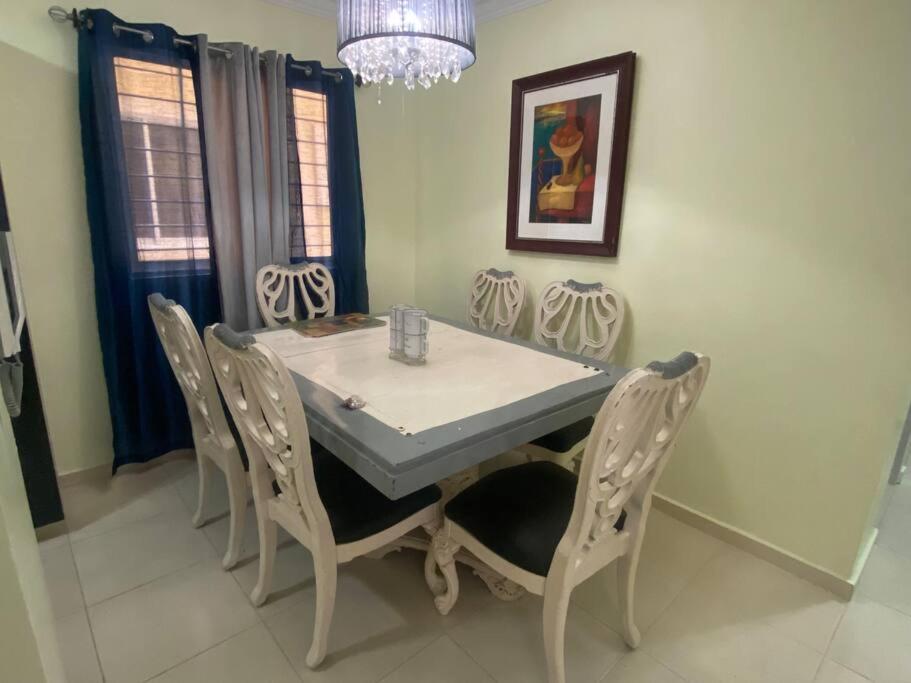comfortable 3 bedroom condo with free parking spot building 5 photo 2