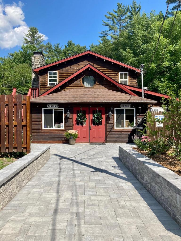 Magnolia Streamside Resort image