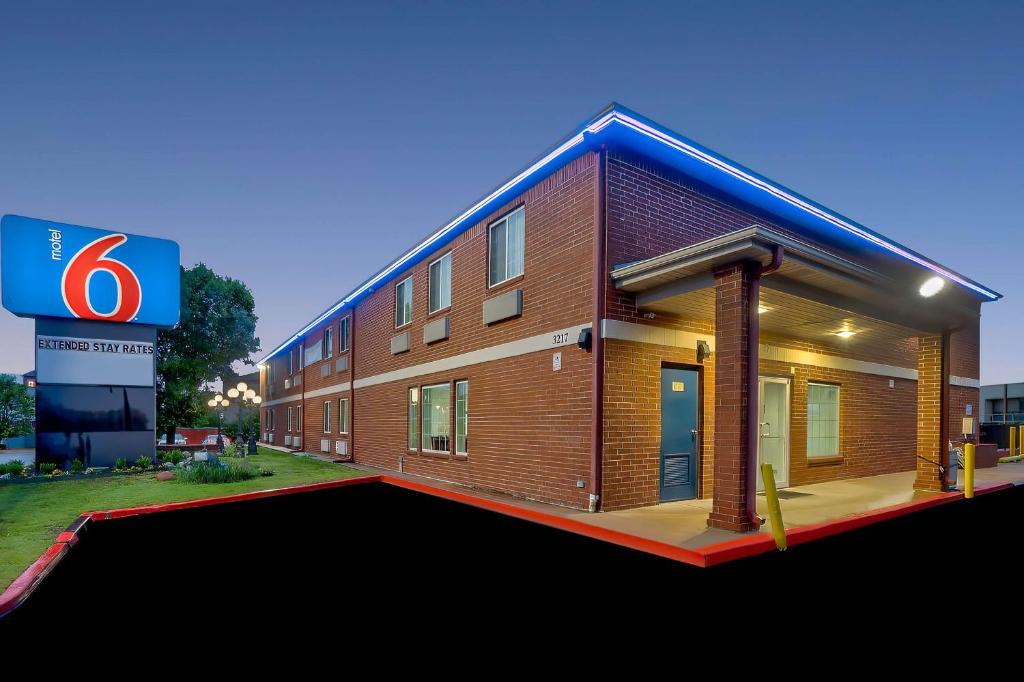 Motel 6 Tulsa, Ok - Central photo 2