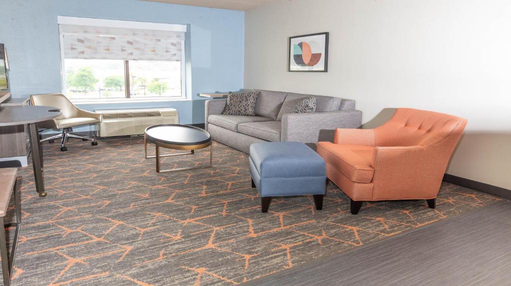 Holiday Inn Cleveland - South Independence, an IHG Hotel photo 4