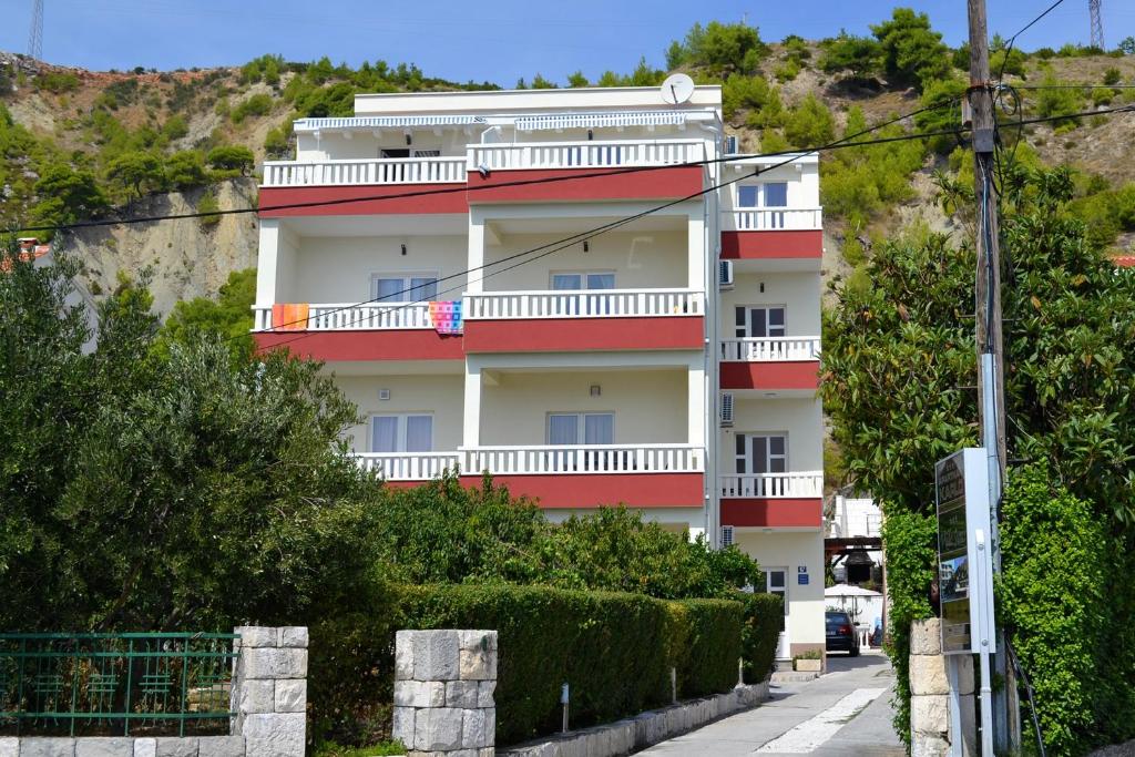 Apartments by the sea Duce, Omis - 8378 photo 2