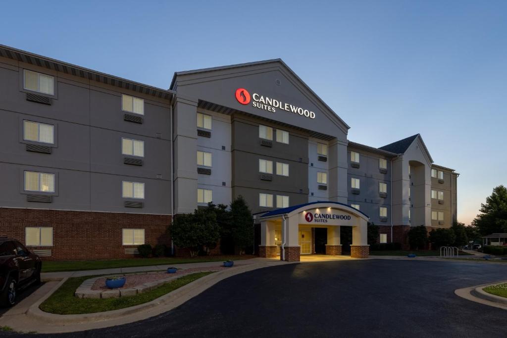 Candlewood Suites South - Springfield, an IHG Hotel image