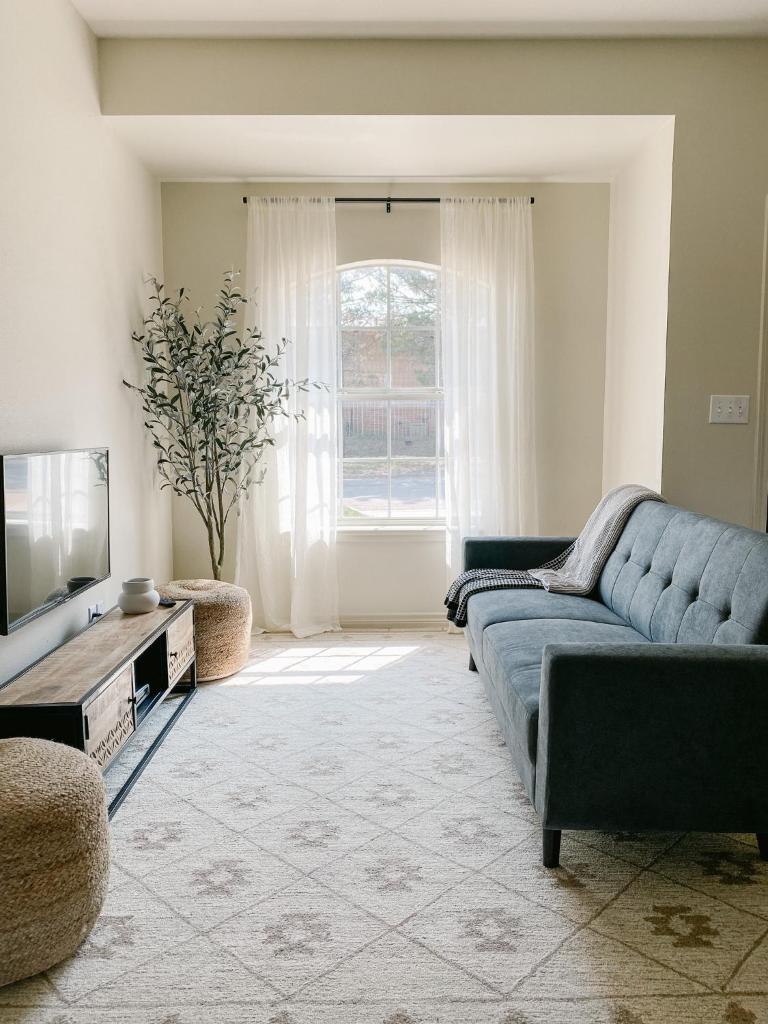 The Ruby - Modern Updated 4/2 Home Near ACU image