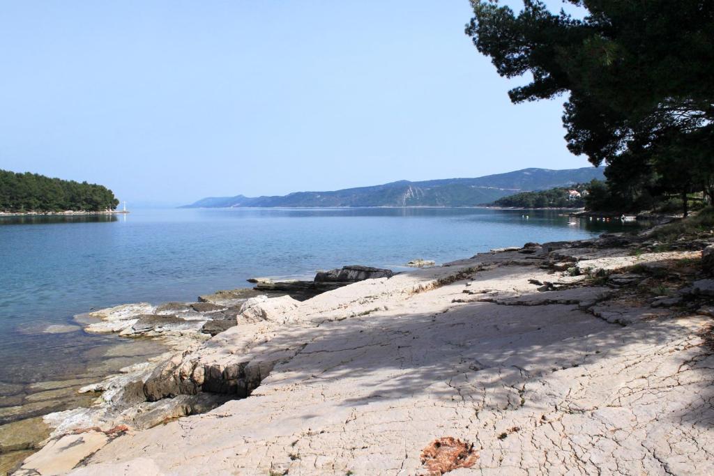 Seaside holiday house Vrboska (Hvar) - 13813 photo 2