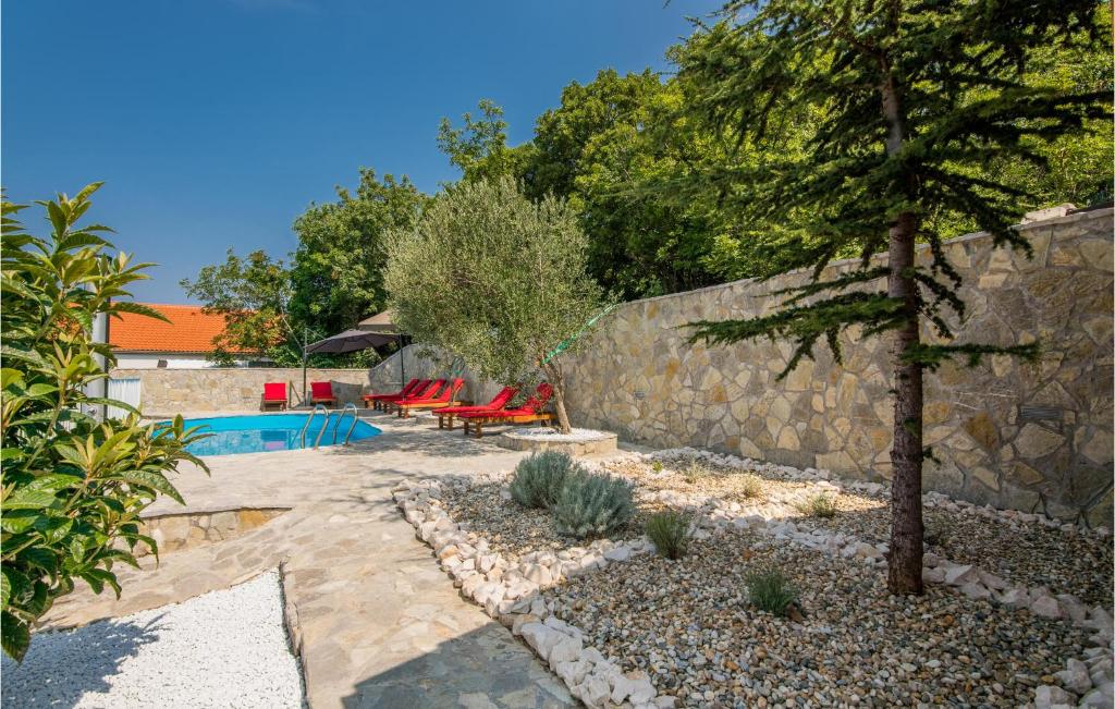Amazing Home In Omisalj With 4 Bedrooms, Wifi And Outdoor Swimming Pool photo 1