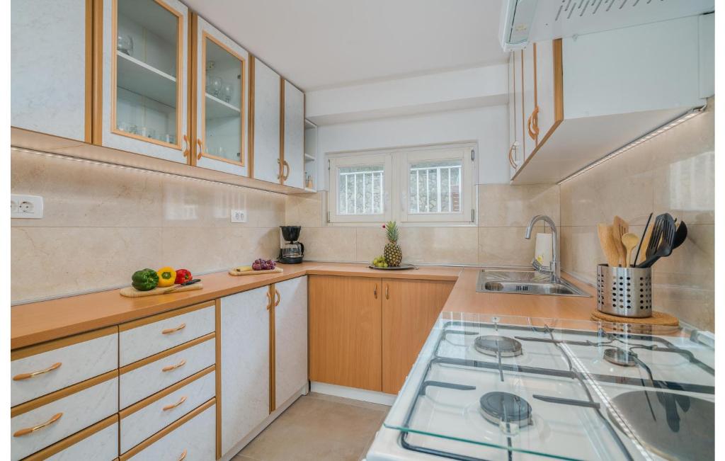 Amazing Home In Omisalj With 4 Bedrooms, Wifi And Outdoor Swimming Pool photo 4
