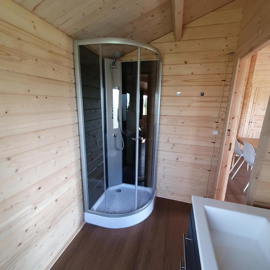 Vakantiehuisje met keuken, 2 slaapkamers en woonkamer photo 1