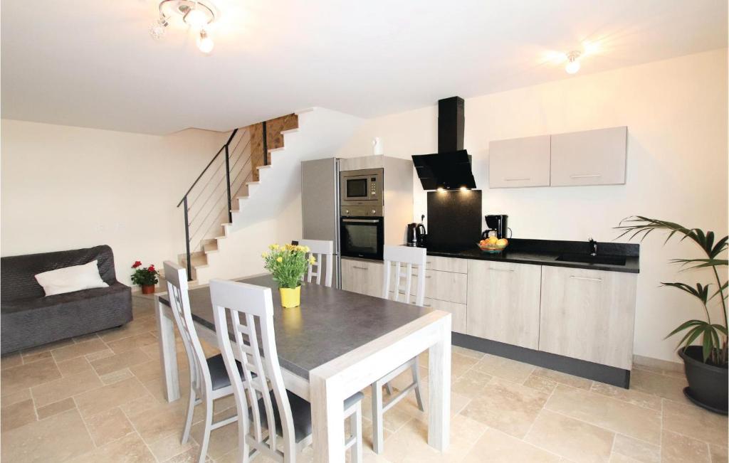 Nice Home In Malataverne With 6 Bedrooms, Wifi And Outdoor Swimming Pool photo 2