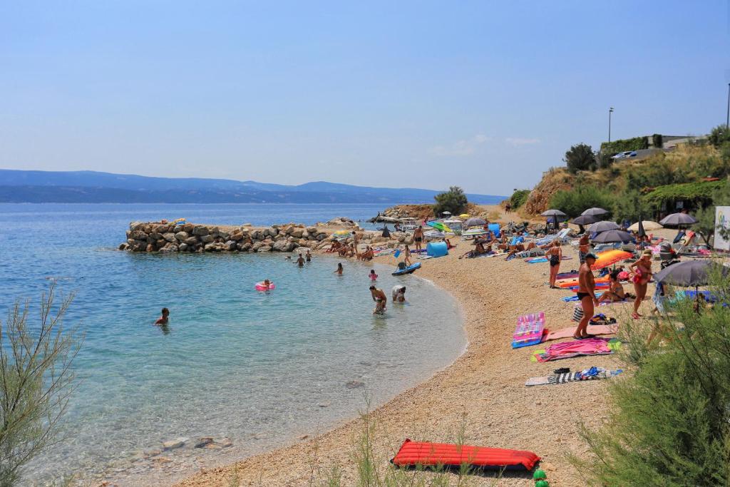Apartments and rooms with a swimming pool Lokva Rogoznica, Omis - 18328 photo 3