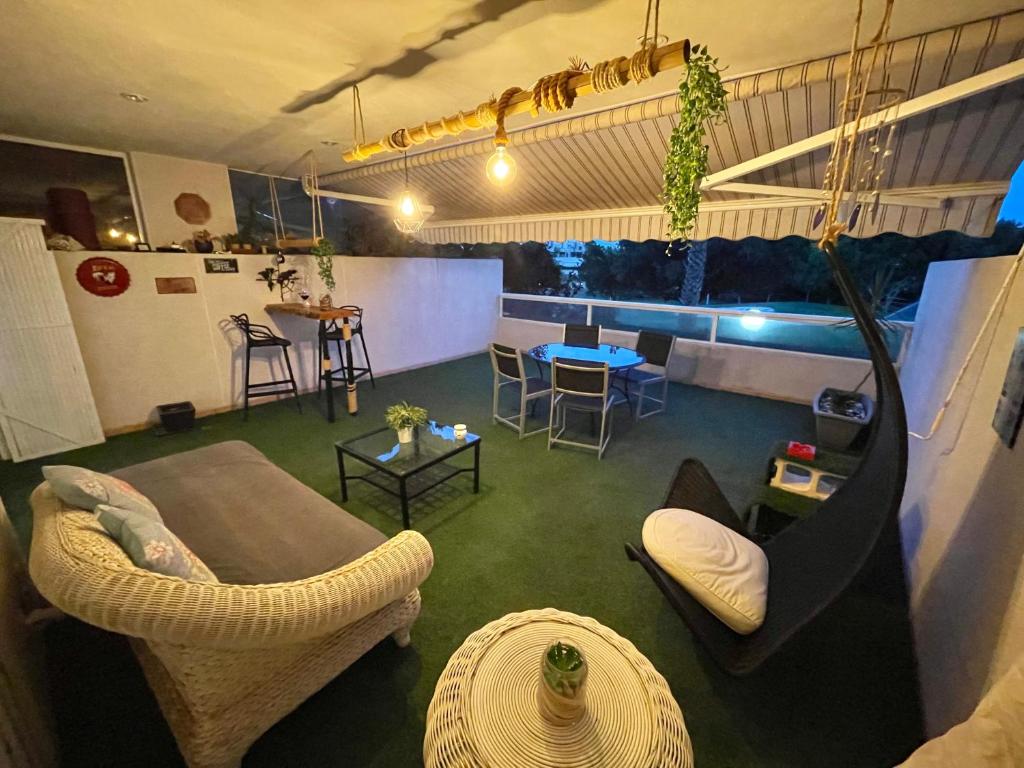 Large relaxed terrace, golf views photo 3