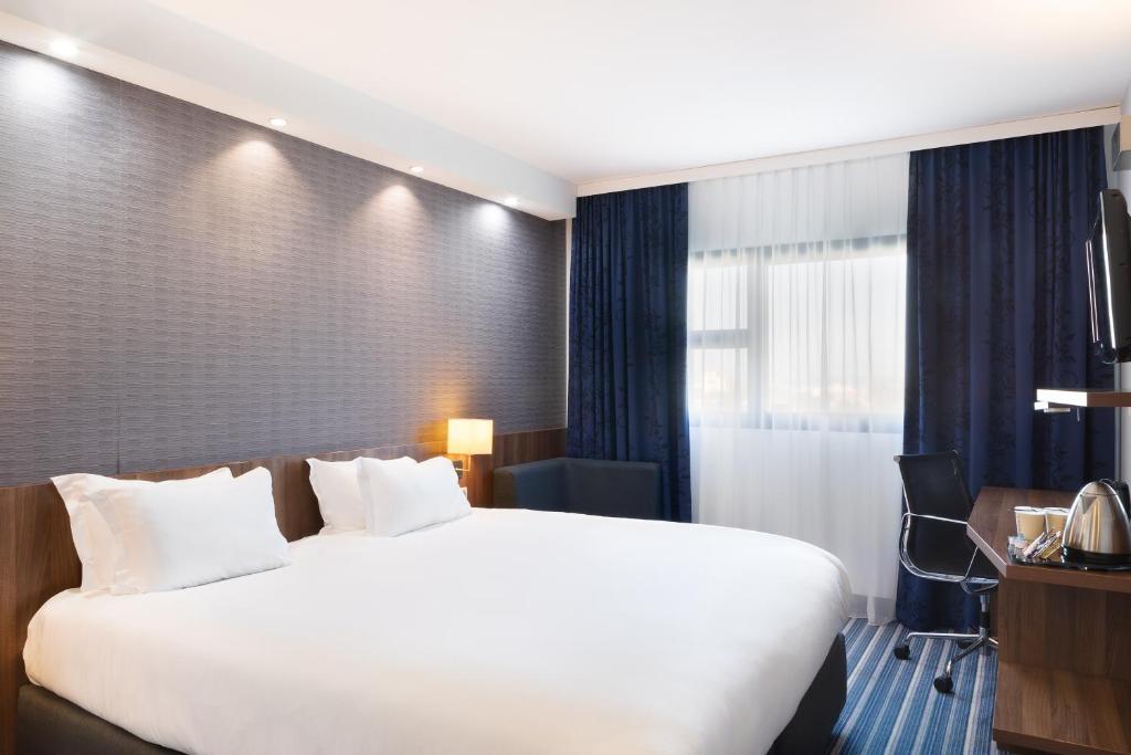 Holiday Inn Express - Marseille Airport, an IHG Hotel photo 4