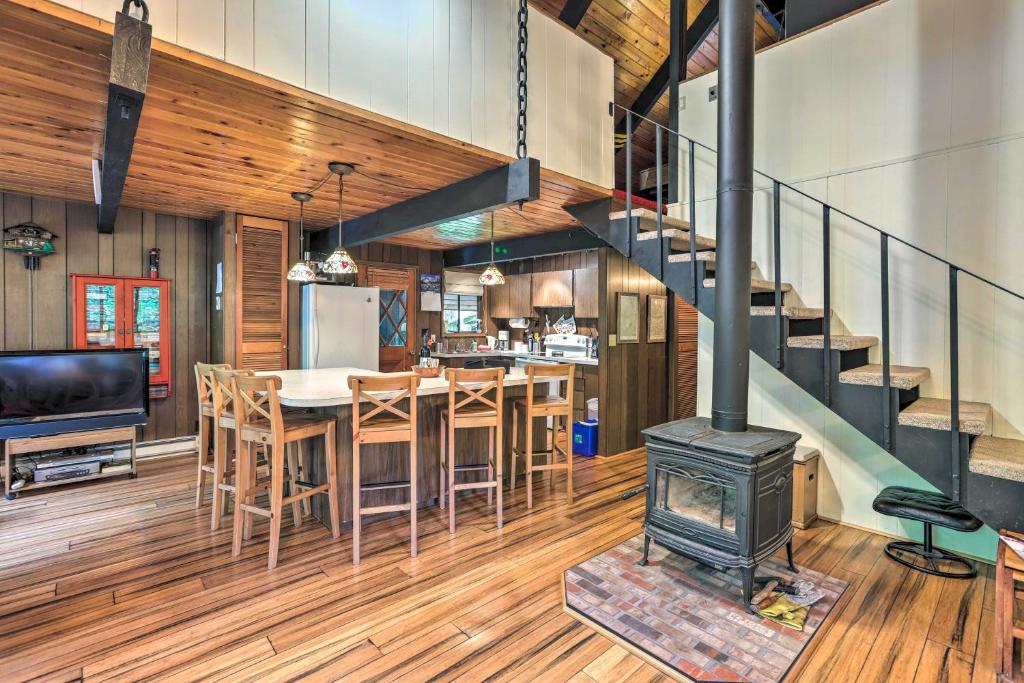 Peaceful Wooded Cabin By Mt Baker Ski Area! photo 1